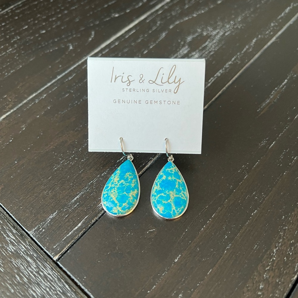 Iris & Lily Earrings - Picture 5 of 10